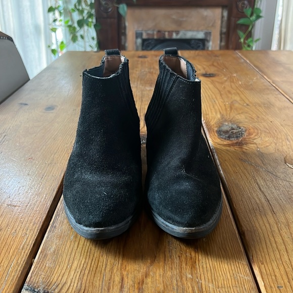 Black Suede Aldo Booties. Size 9 - Picture 1 of 5